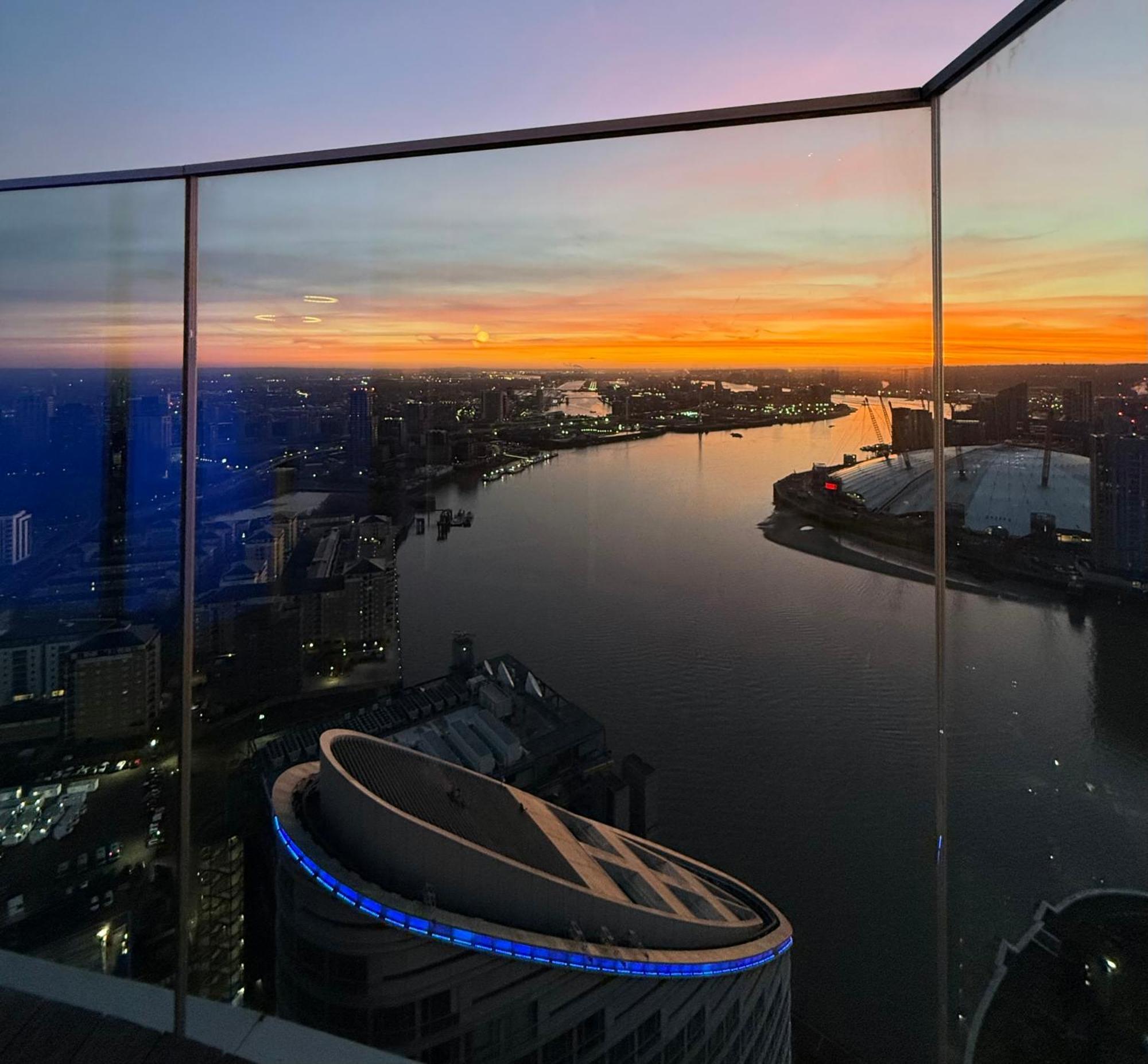 לונדון Luxury Modern 2 Bed Flat With Balcony And City View - Canary Wharf City Center מראה חיצוני תמונה